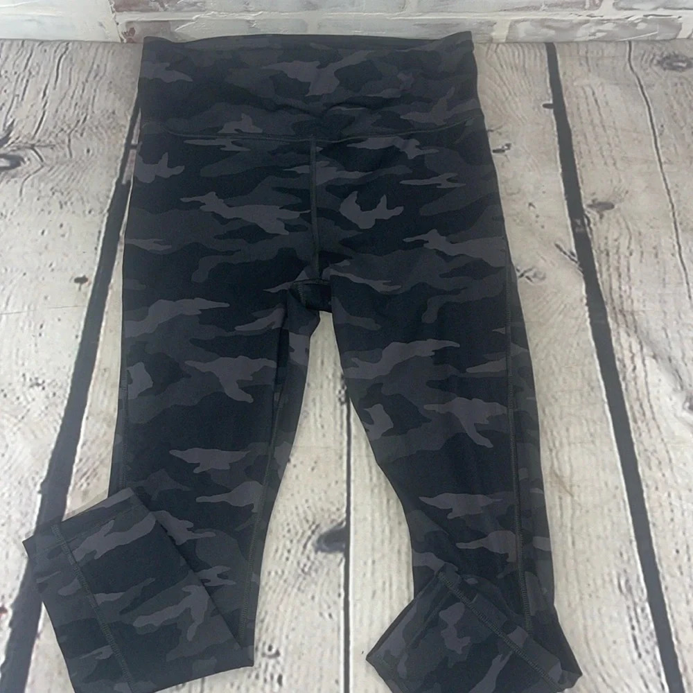 Athleta ultimate 7/8 tight medium